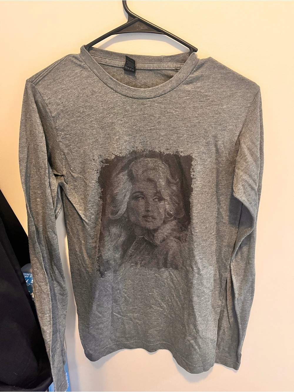 Women’s Grey Graphic Long-Sleeve Dolly Parton